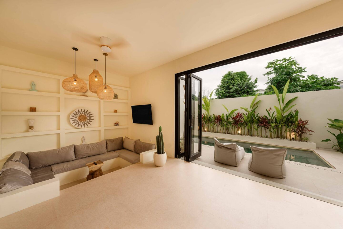 Modern 2BR Oasis with Pool in Balangan 54