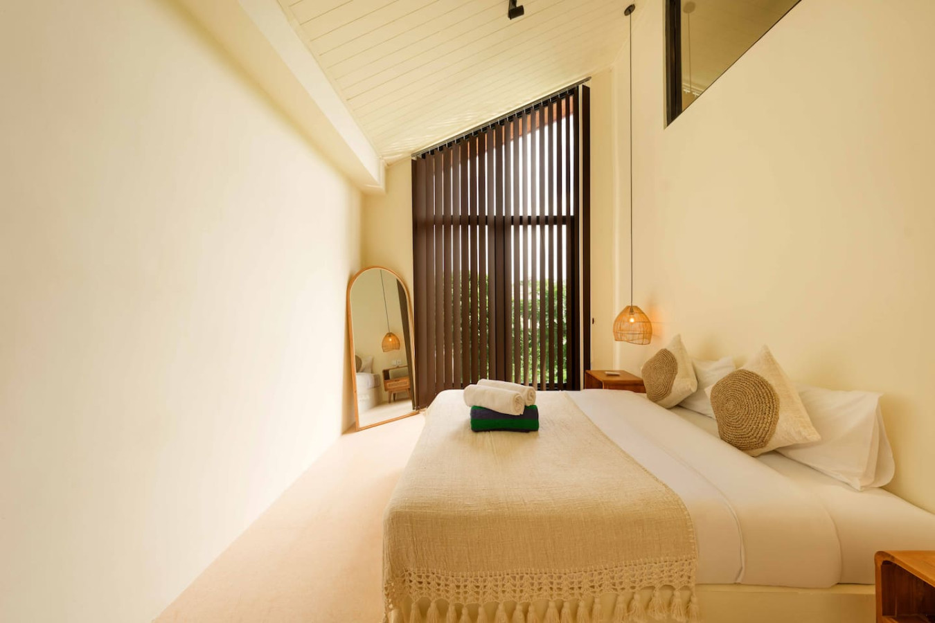 Modern 2BR Oasis with Pool in Balangan 9