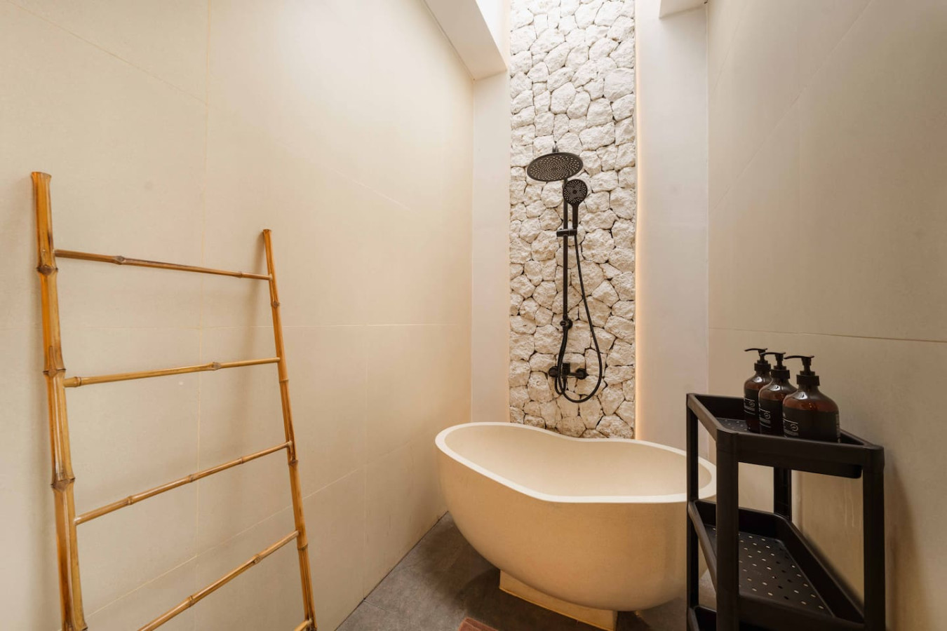 2BR Bali Villa Near Uluwatu Surf & Beach Clubs 9