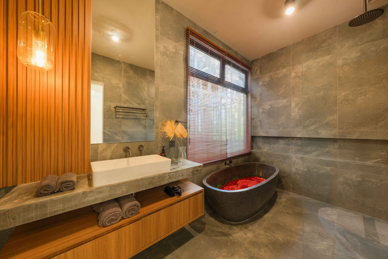3BR Luxury Villa in Balangan with Private Pool 11