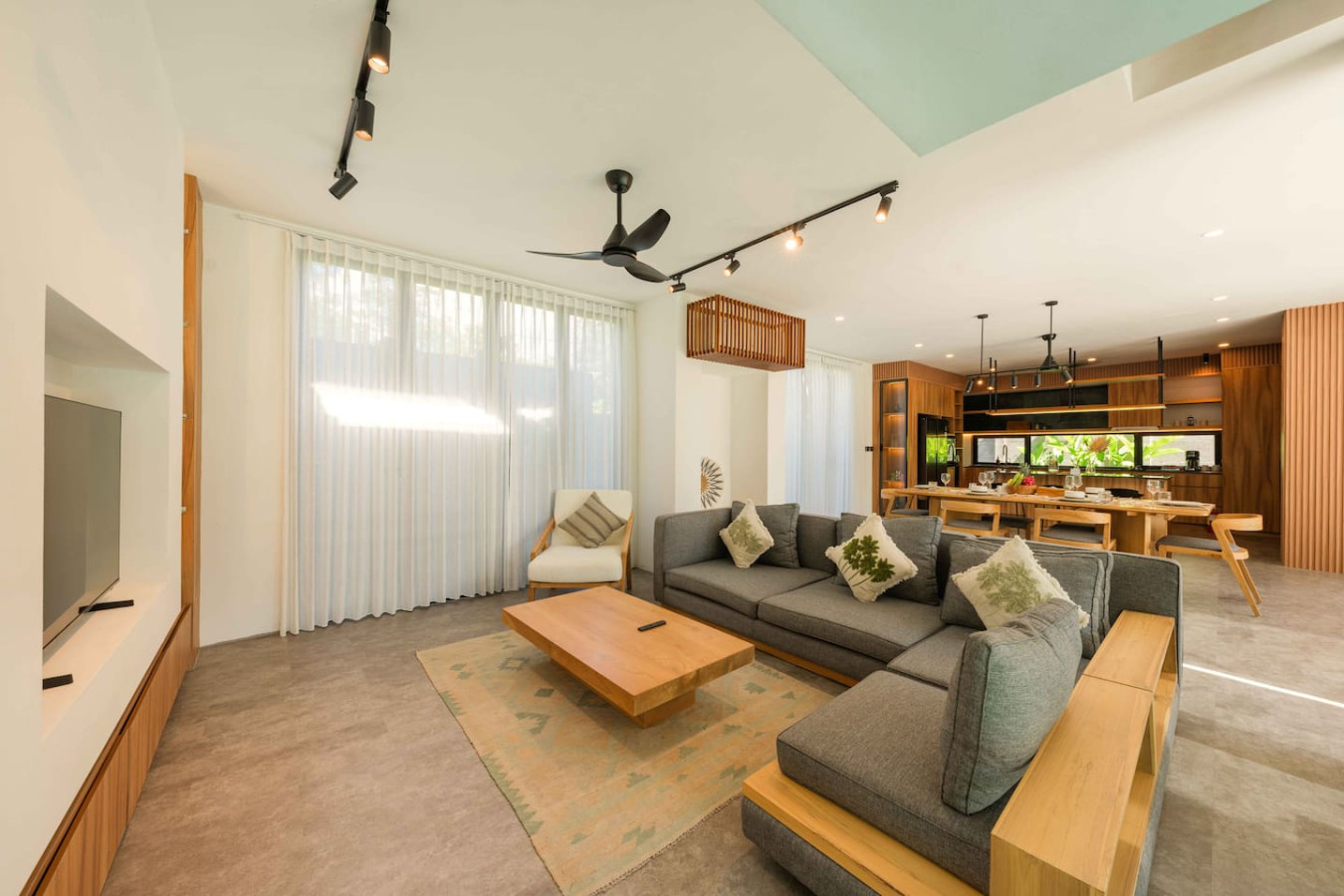 3BR Luxury Villa in Balangan with Private Pool 45