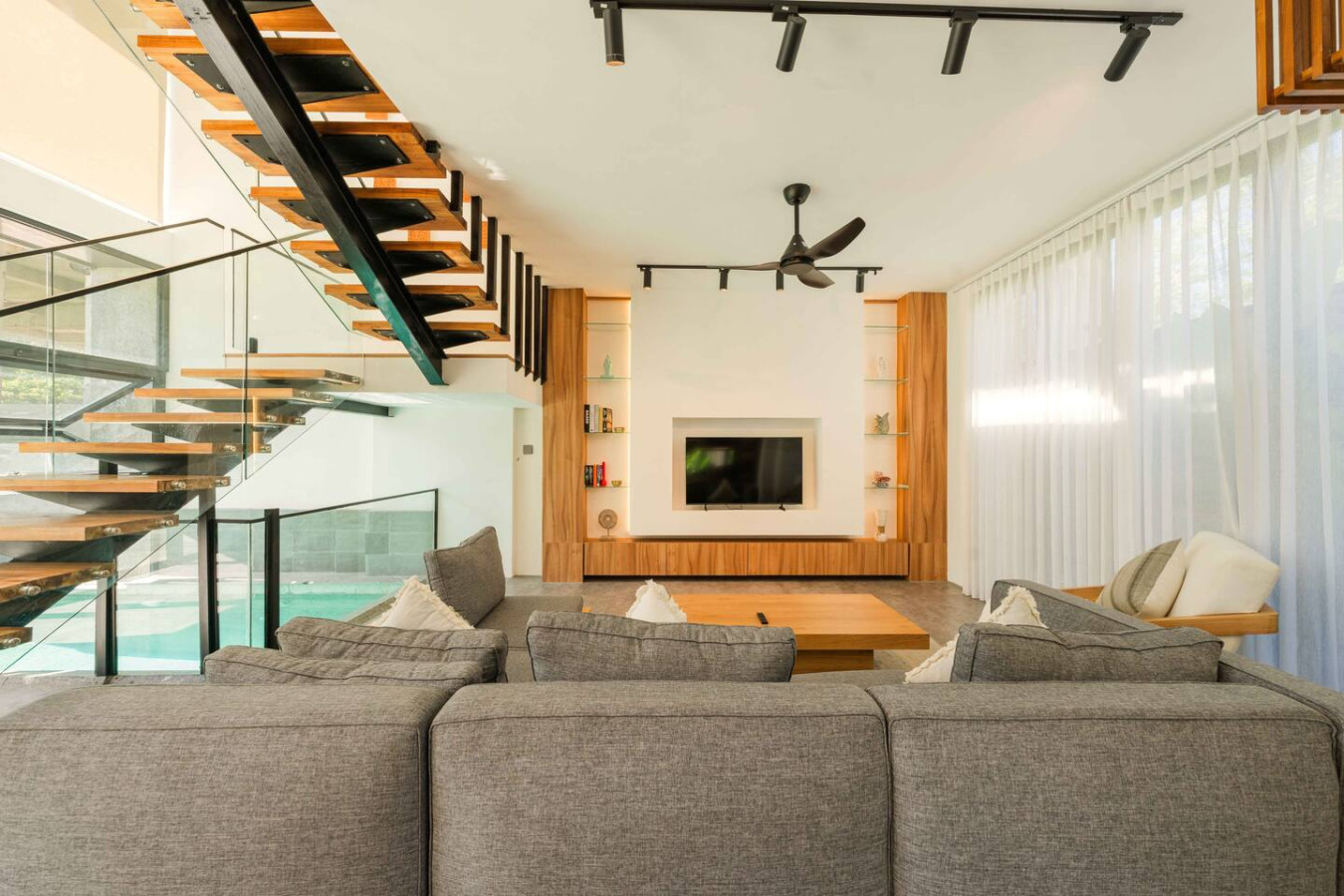 3BR Luxury Villa in Balangan with Private Pool 8
