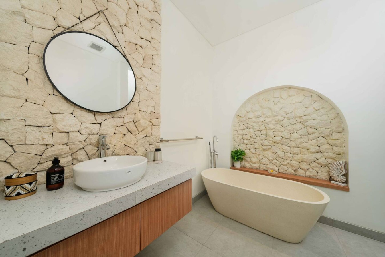 NUQ Seminyak - Spacious 3BR Pool Villa 14