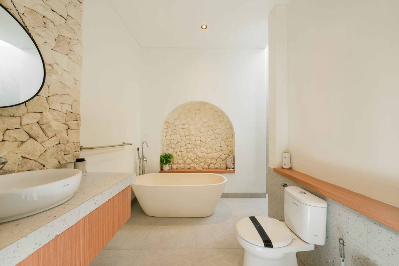 NUQ Seminyak - Spacious 3BR Pool Villa 16