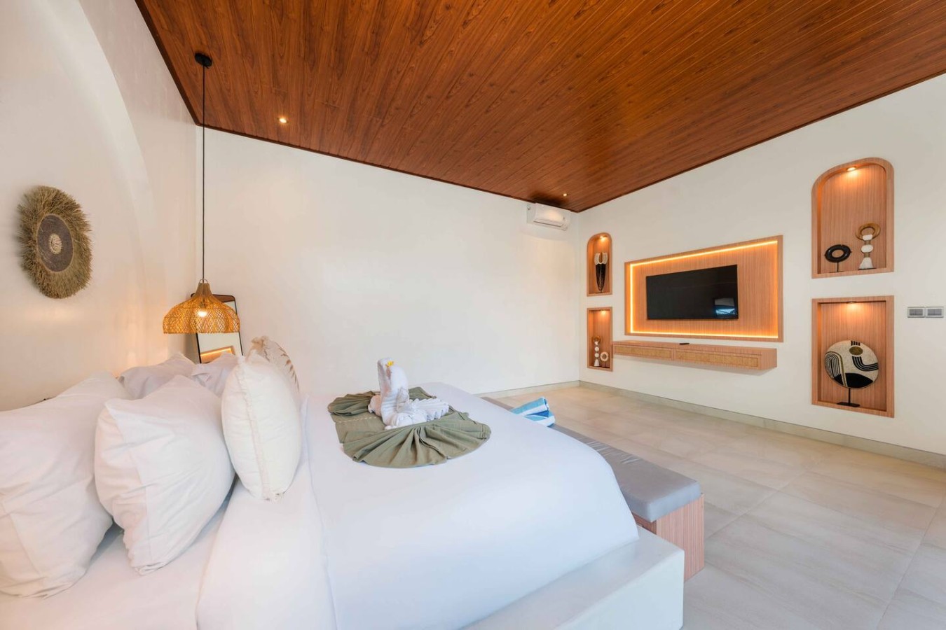 NUQ Seminyak - Spacious 3BR Pool Villa 19