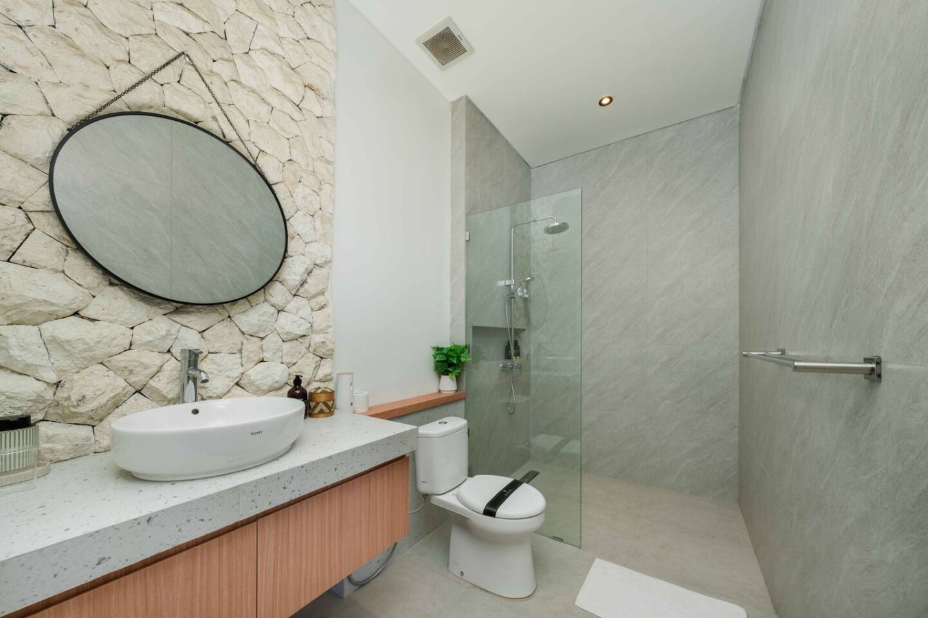 NUQ Seminyak - Spacious 3BR Pool Villa 25