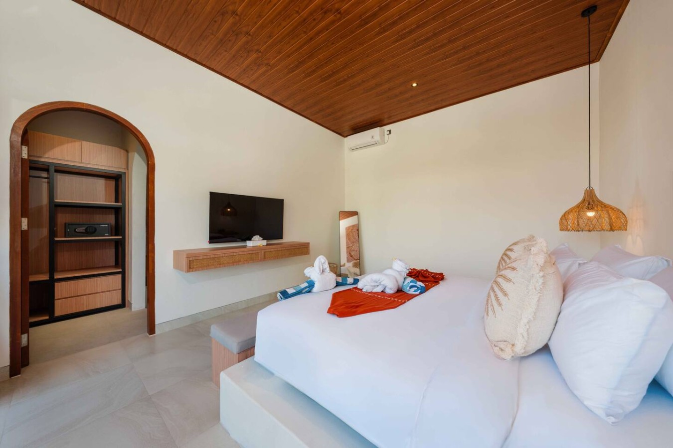 NUQ Seminyak - Spacious 3BR Pool Villa 27