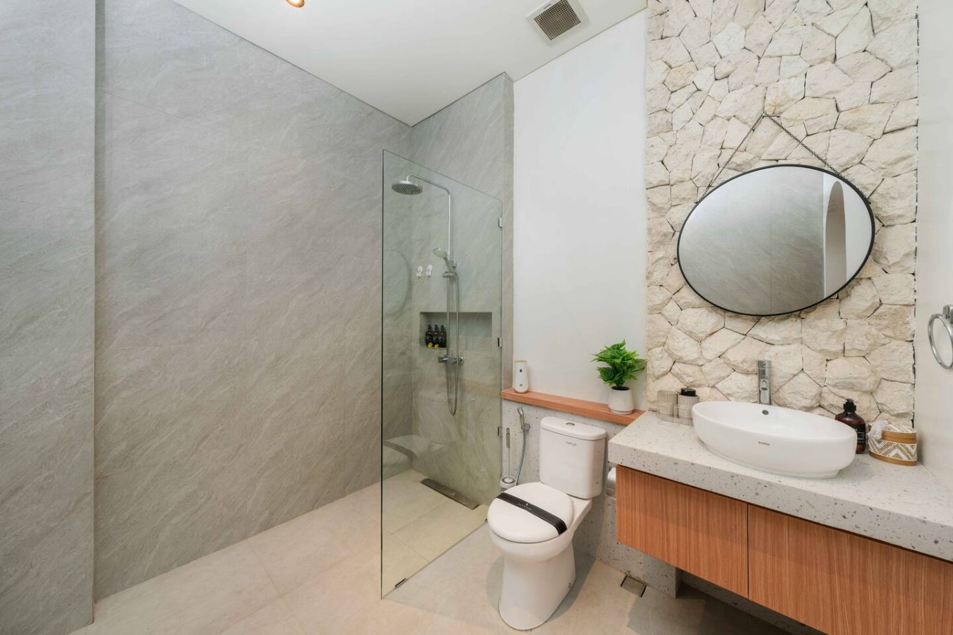 NUQ Seminyak - Spacious 3BR Pool Villa 70