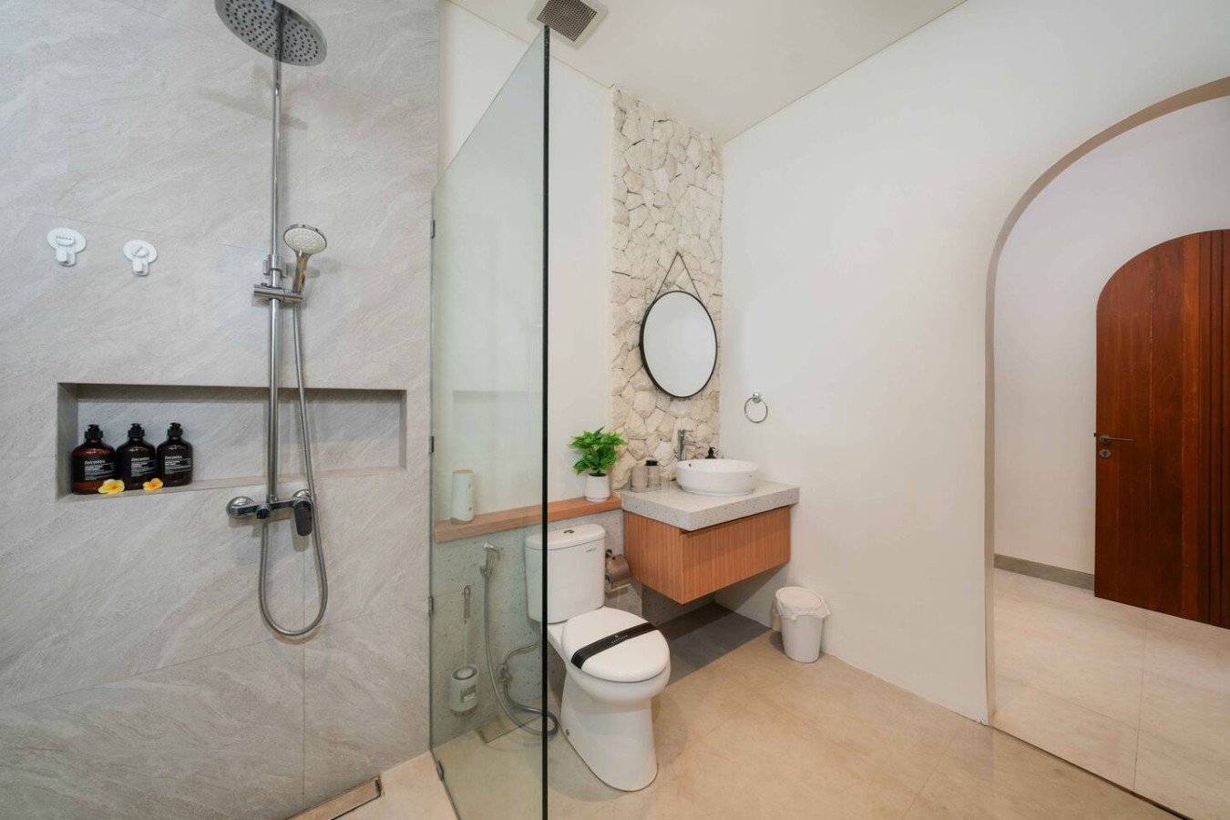NUQ Seminyak - Spacious 3BR Pool Villa 71