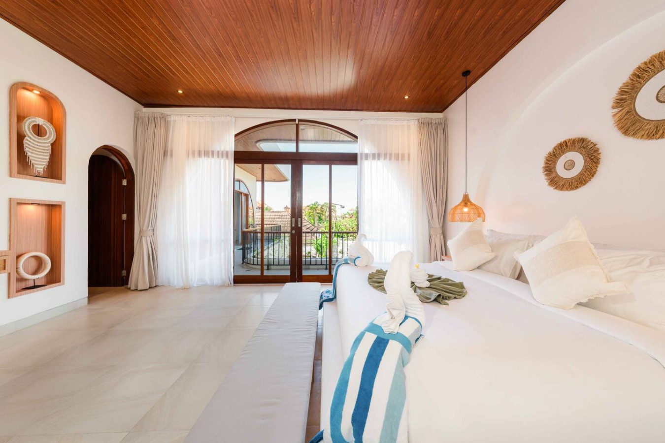 NUQ Seminyak - Spacious 3BR Pool Villa 75