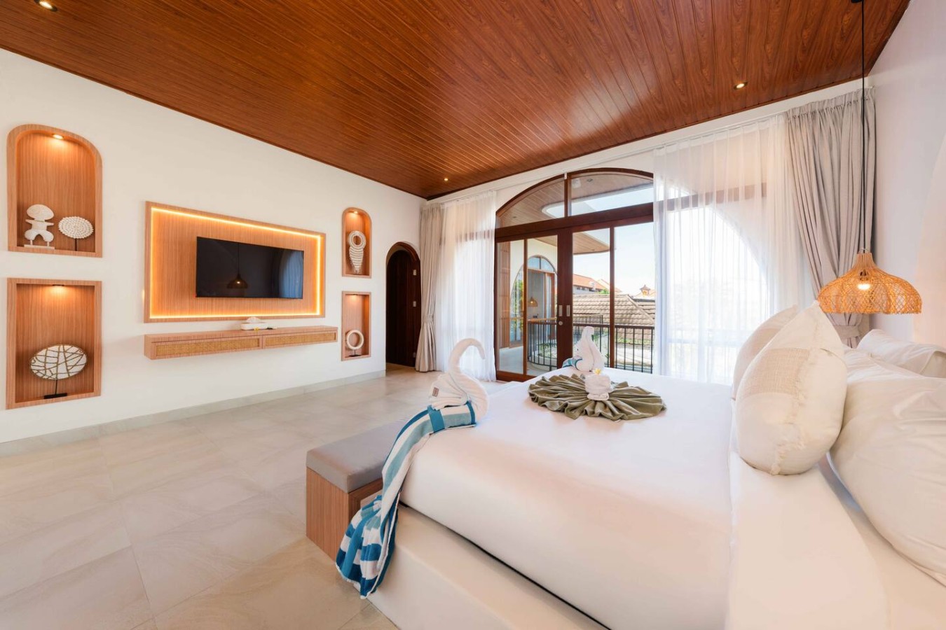 NUQ Seminyak - Spacious 3BR Pool Villa 76