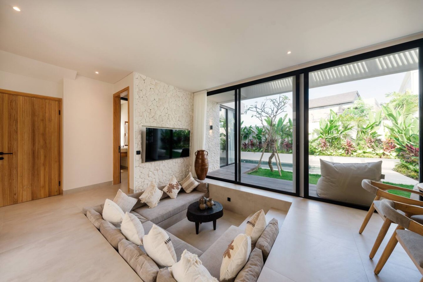 Villa Soluca | 2BR Tropical Retreat in Bingin 7