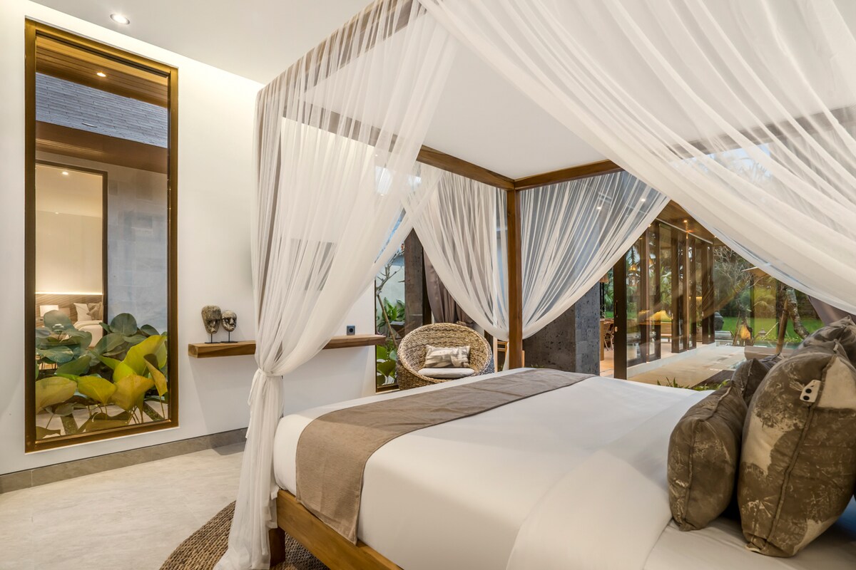Reva 2BR Enchanted Rice Grove Villa w/InfinityPool 10