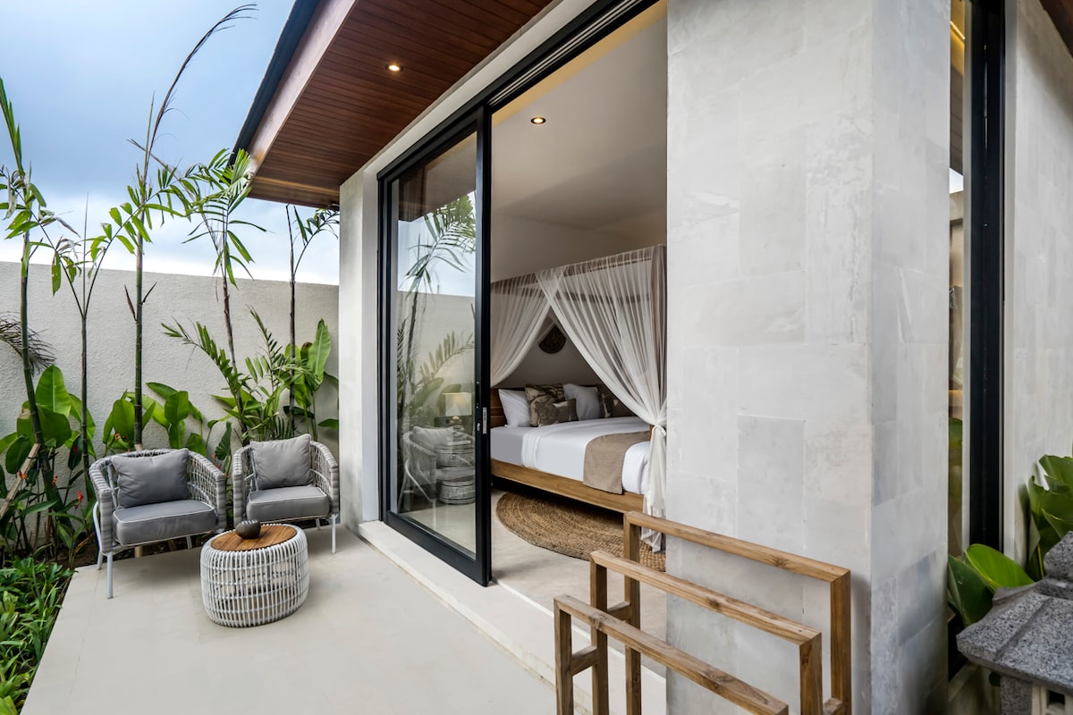 Reva 2BR Enchanted Rice Grove Villa w/InfinityPool 11