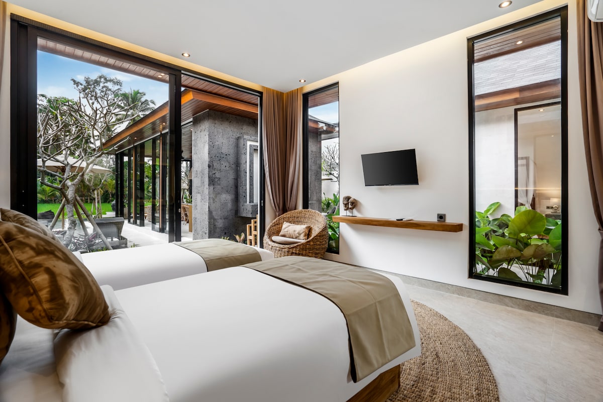 Reva 2BR Enchanted Rice Grove Villa w/InfinityPool 14