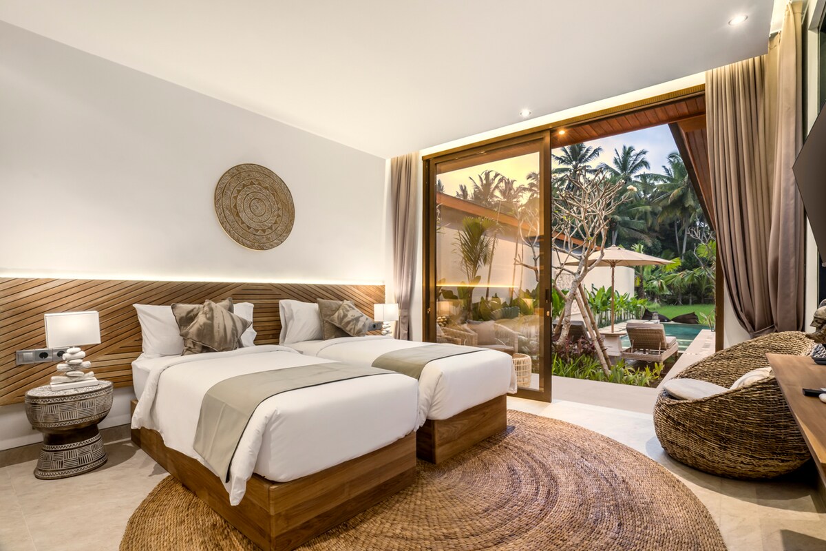 Reva 2BR Enchanted Rice Grove Villa w/InfinityPool 16