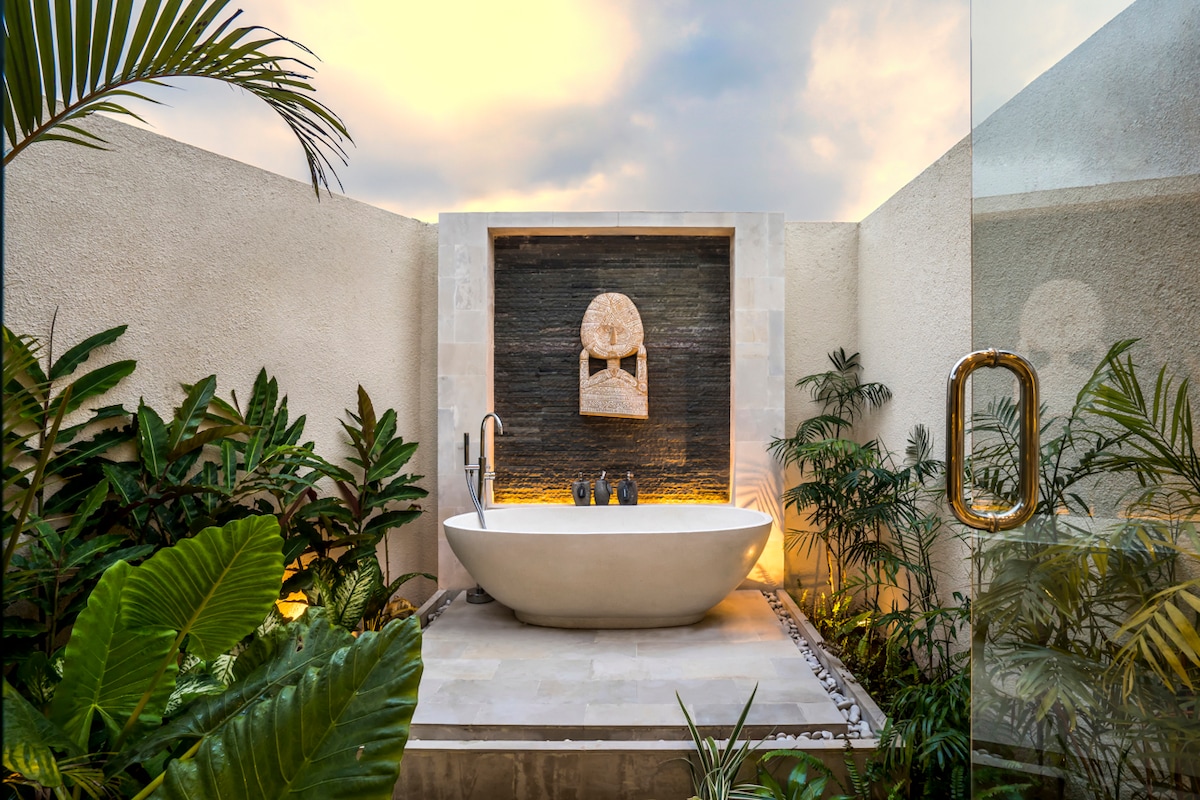 Reva 2BR Enchanted Rice Grove Villa w/InfinityPool 17