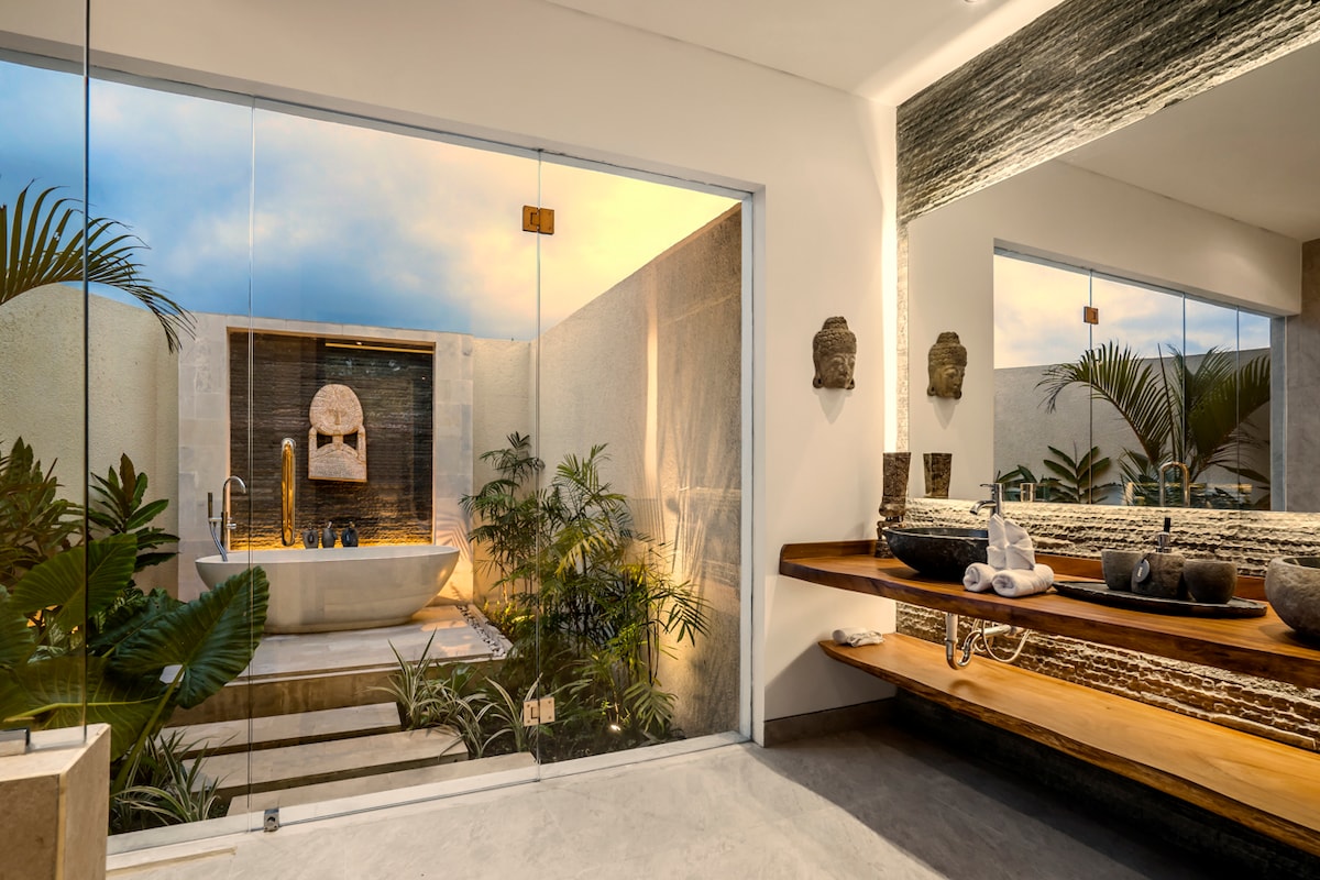 Reva 2BR Enchanted Rice Grove Villa w/InfinityPool 18