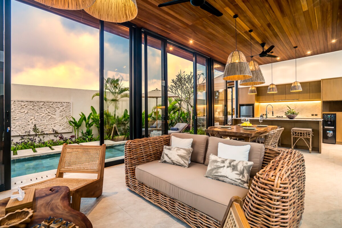 Reva 2BR Enchanted Rice Grove Villa w/InfinityPool 2