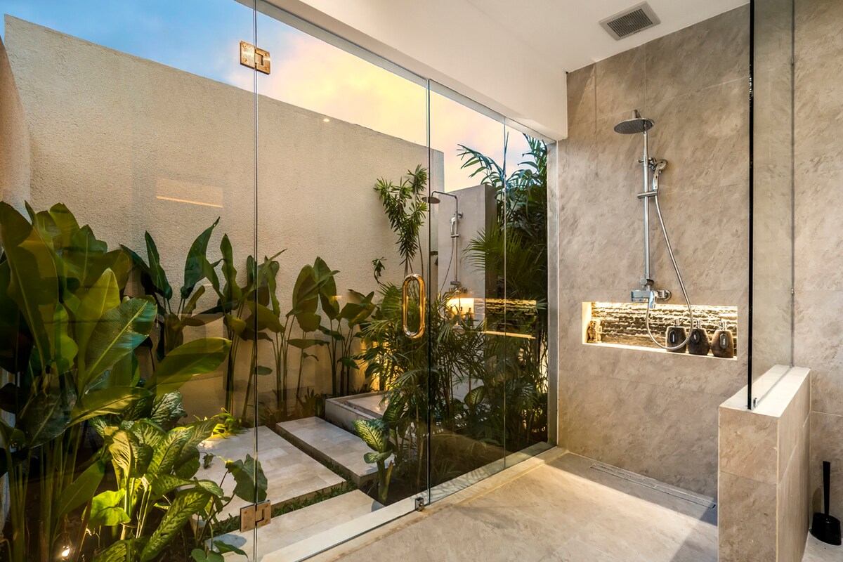 Reva 2BR Enchanted Rice Grove Villa w/InfinityPool 22