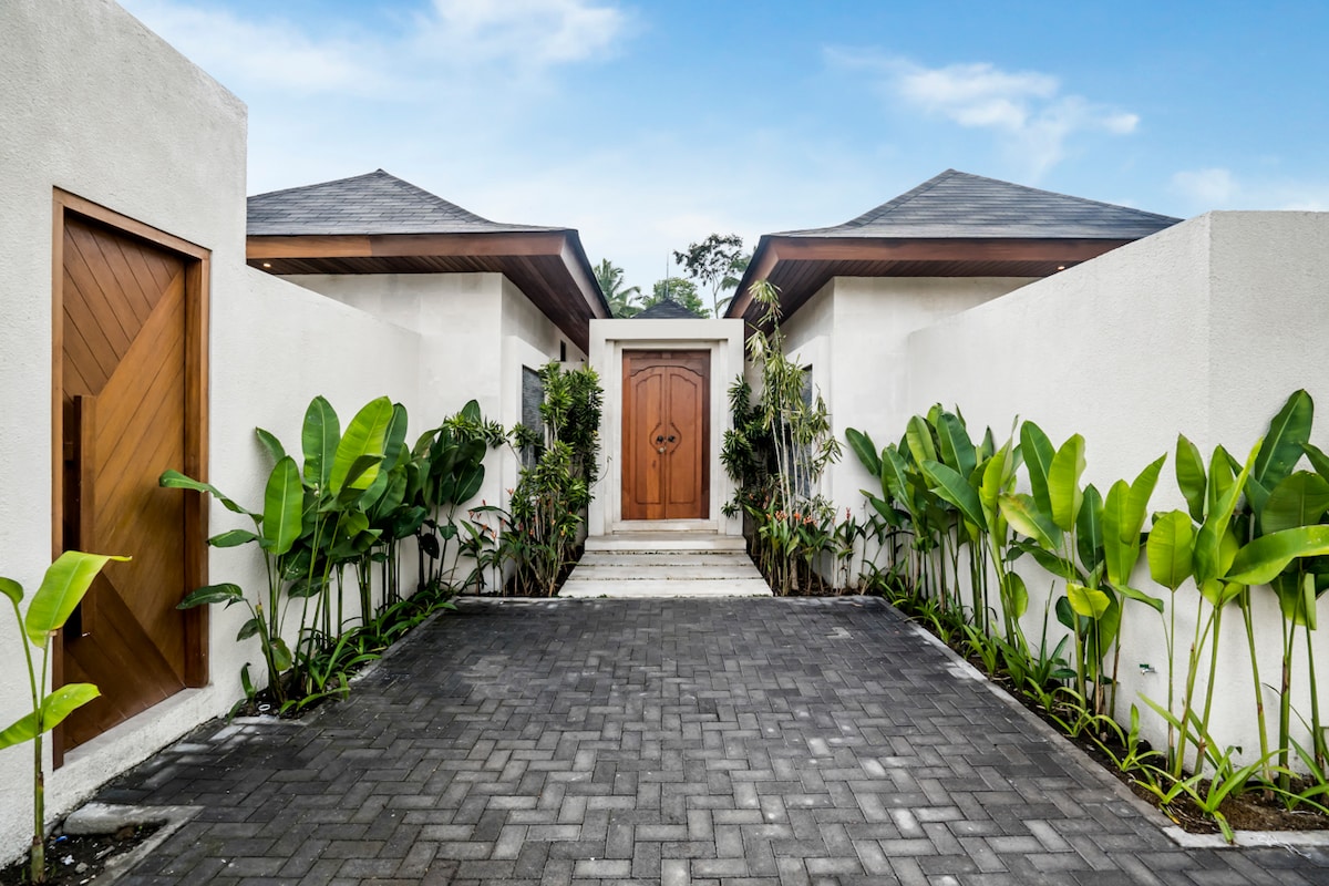 Reva 2BR Enchanted Rice Grove Villa w/InfinityPool 26
