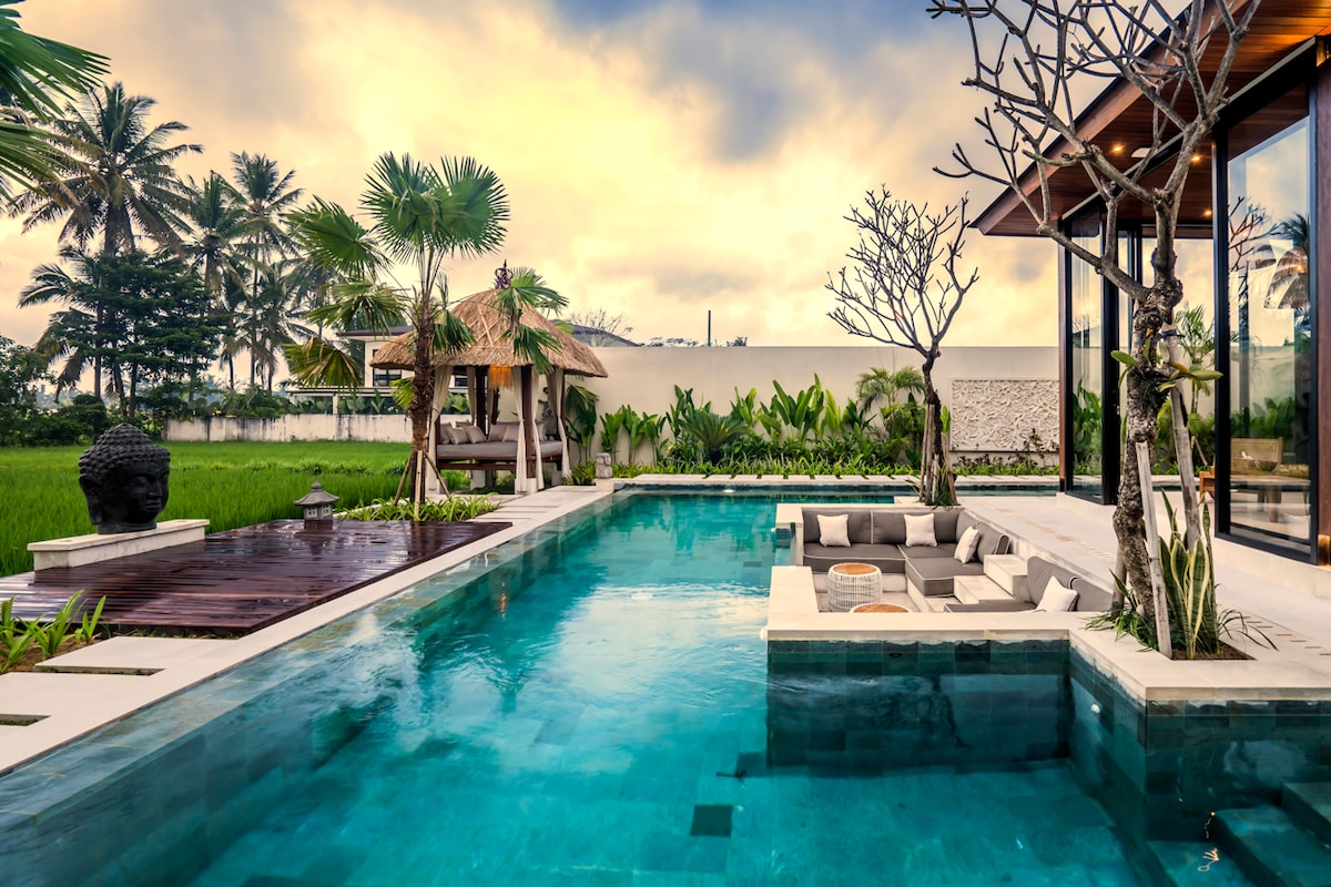 Reva 2BR Enchanted Rice Grove Villa w/InfinityPool 34