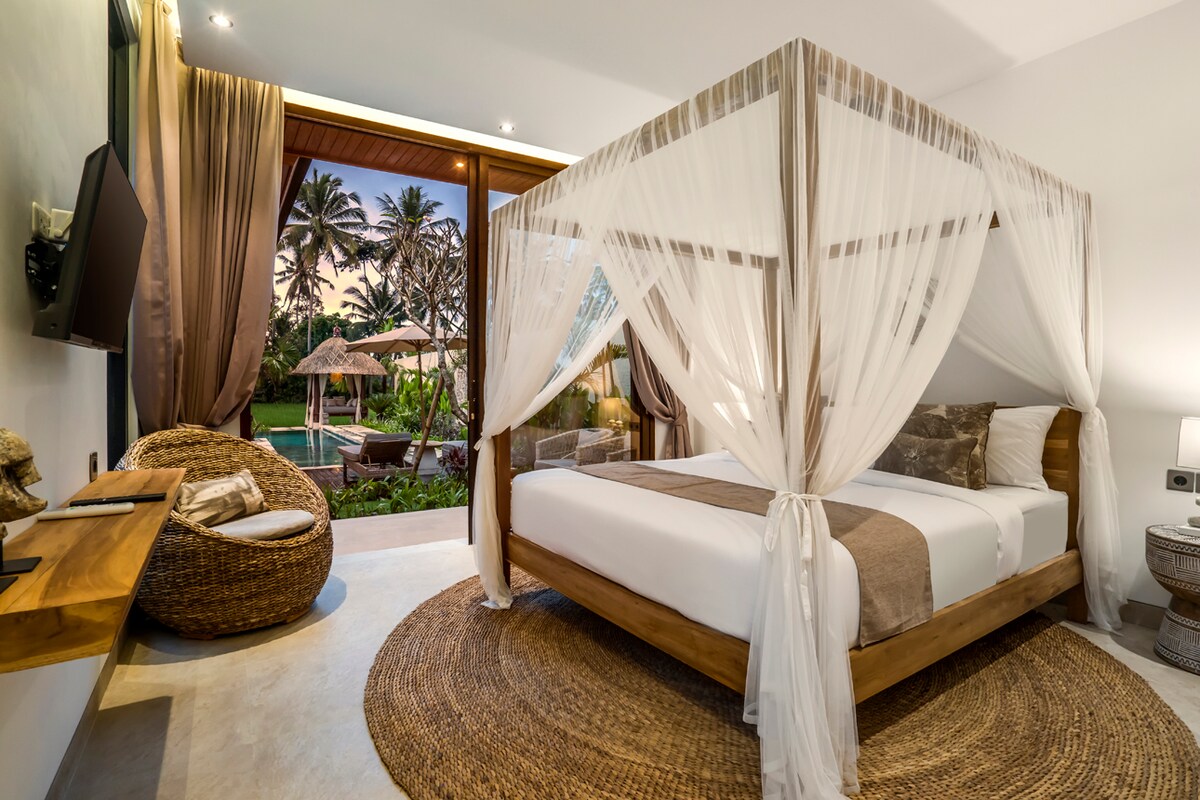 Reva 2BR Enchanted Rice Grove Villa w/InfinityPool 9