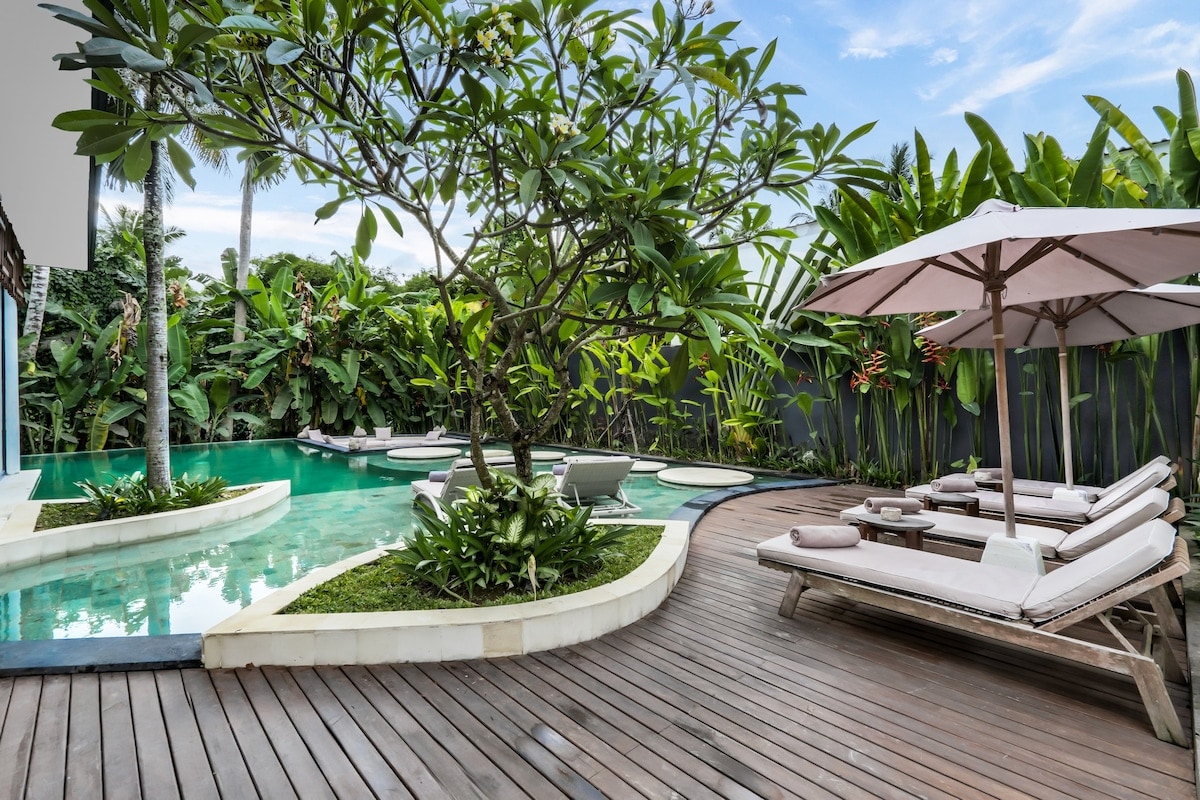 Villa Gabrielle: 4BR w/ Pool & Jungle View in Ubud 12