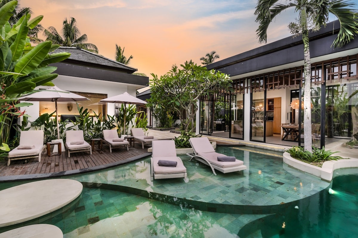 Villa Gabrielle: 4BR w/ Pool & Jungle View in Ubud 16