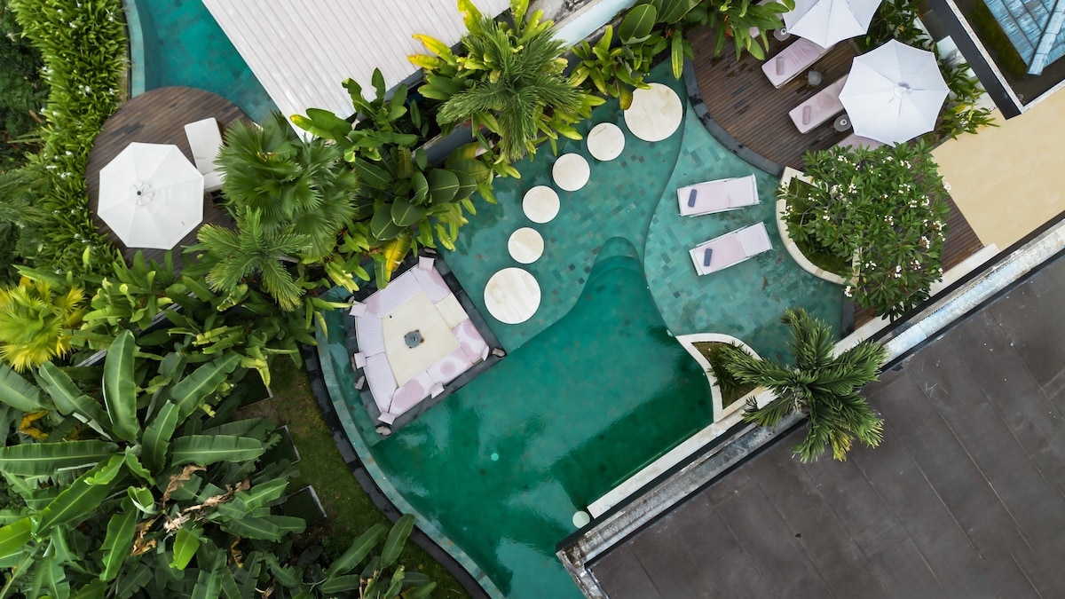 Villa Gabrielle: 4BR w/ Pool & Jungle View in Ubud 19