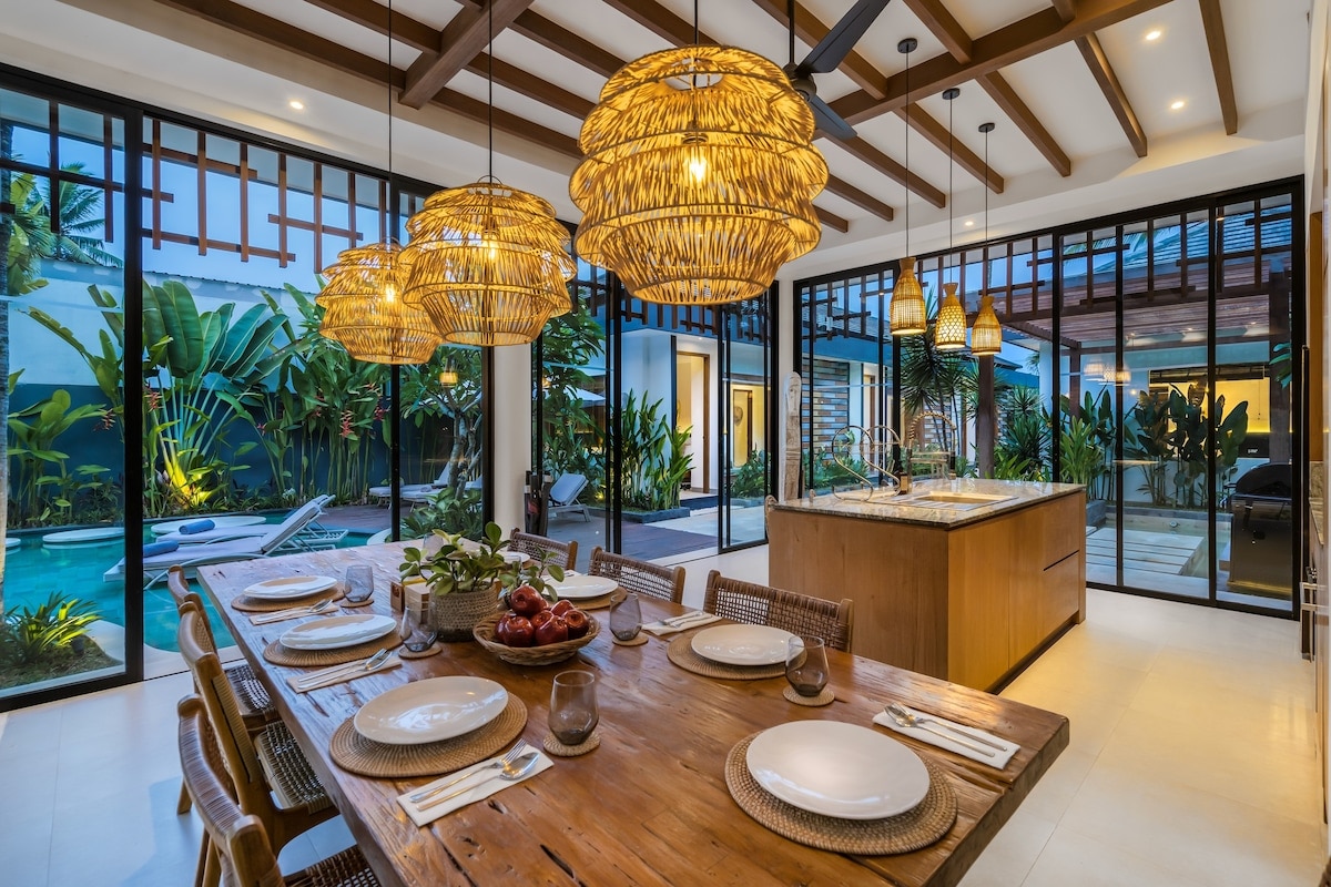 Villa Gabrielle: 4BR w/ Pool & Jungle View in Ubud 5