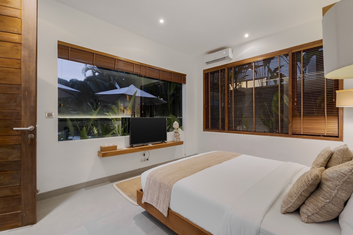 Villa Gabrielle: 4BR w/ Pool & Jungle View in Ubud 9