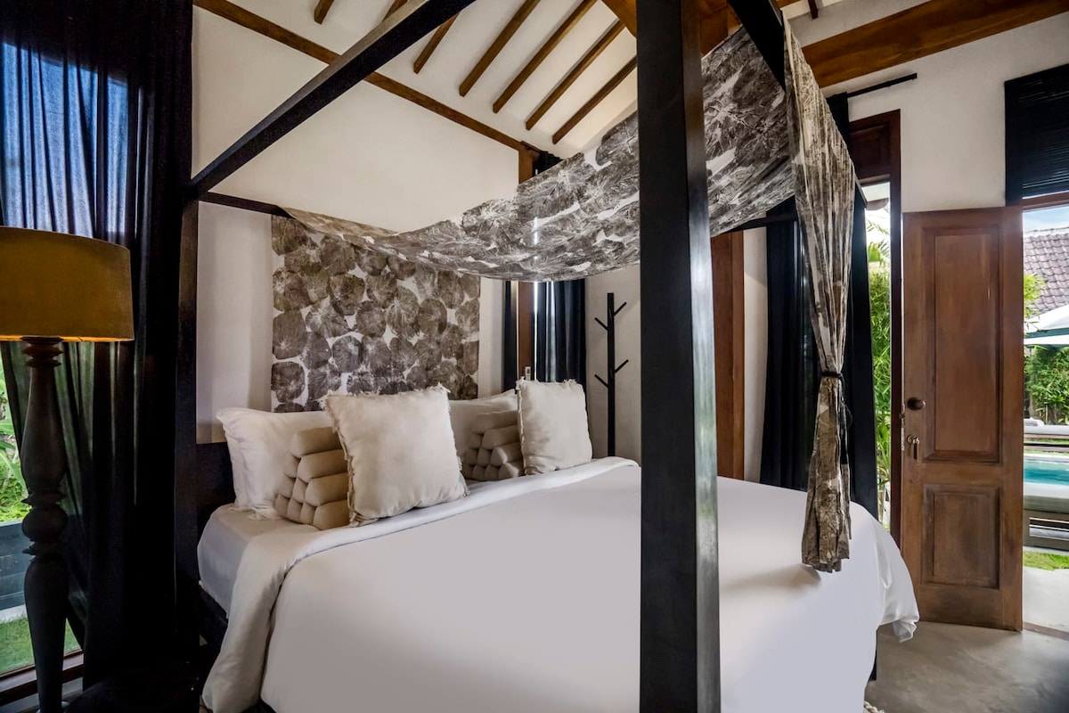 Bloom 1BR Joglo, 900m to Beach in Canggu Center 3