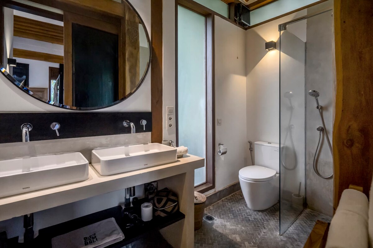 Bloom 1BR Joglo, 900m to Beach in Canggu Center 6