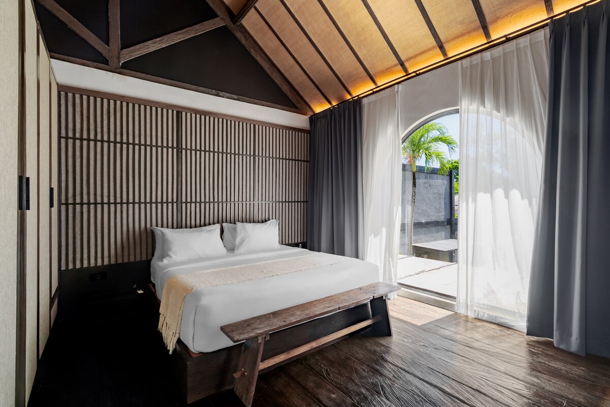 Casa Lampara 2BR Oasis, Steps from Pererenan Beach 9