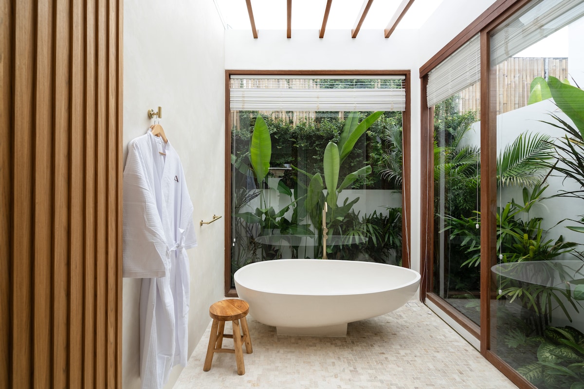 Villa Asri 1BR Romantic w/ Bathtub & Near to Beach 13
