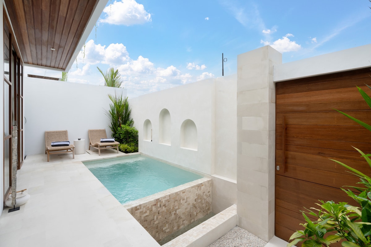 Villa Asri 1BR Romantic w/ Bathtub & Near to Beach 2