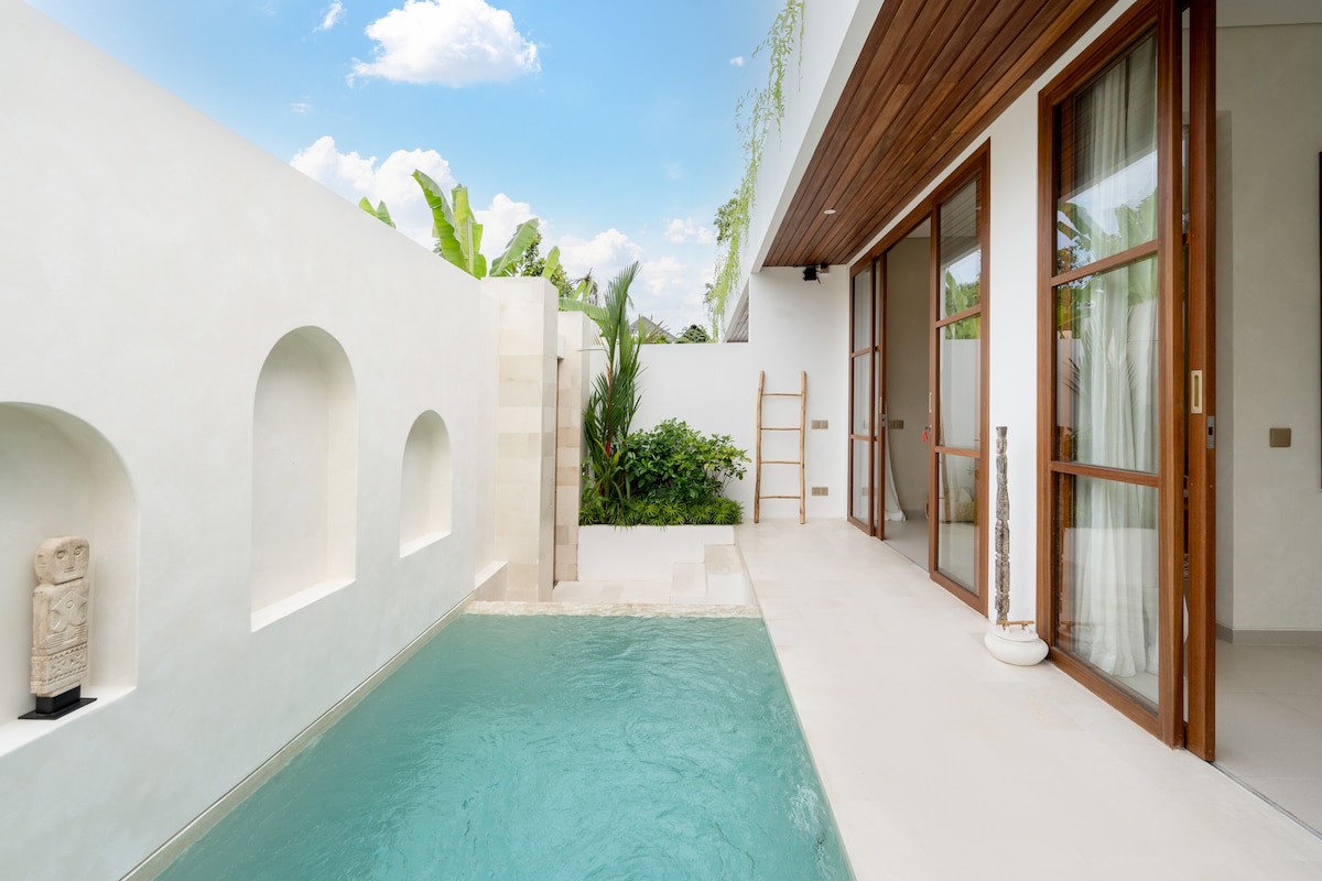 Villa Asri 1BR Romantic w/ Bathtub & Near to Beach 3