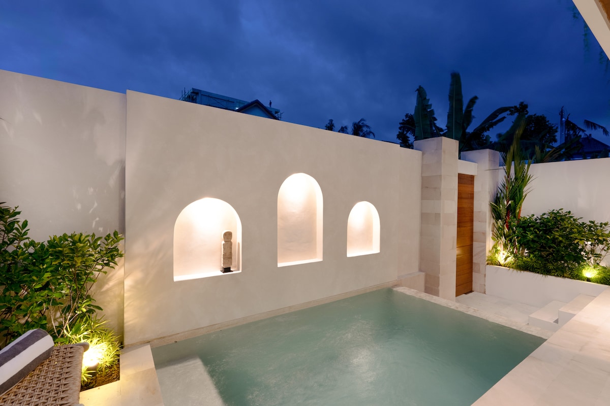 Villa Asri 1BR Romantic w/ Bathtub & Near to Beach 4