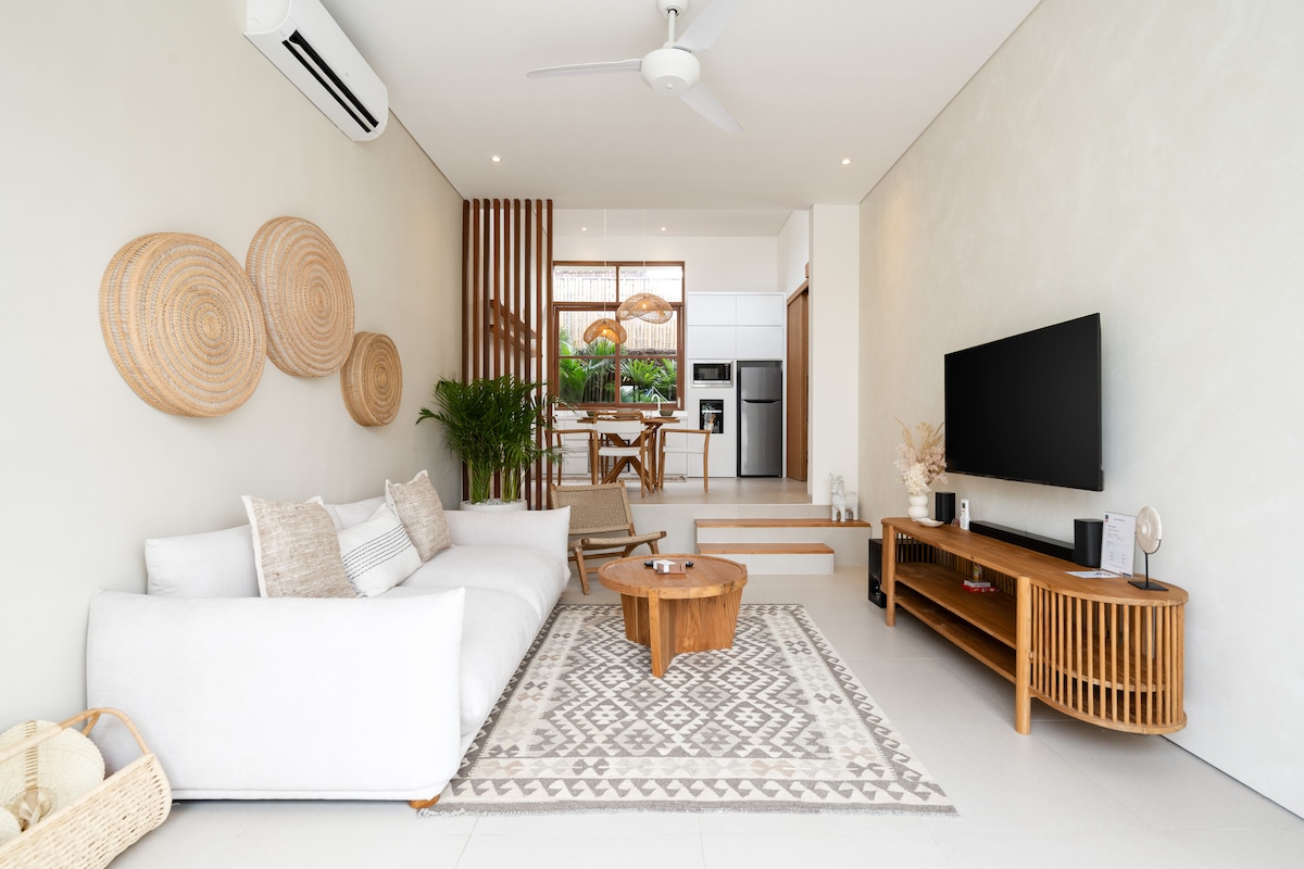 Villa Asri 1BR Romantic w/ Bathtub & Near to Beach 5