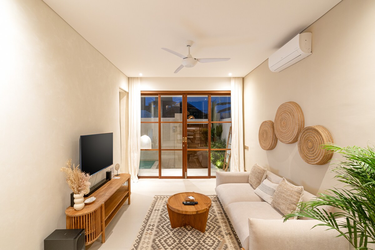 Villa Asri 1BR Romantic w/ Bathtub & Near to Beach 6