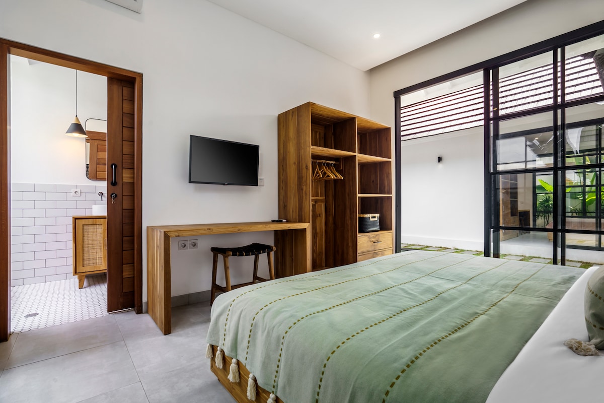 Villa Celavie - 4BR Villa in Tumbakbayuh 10