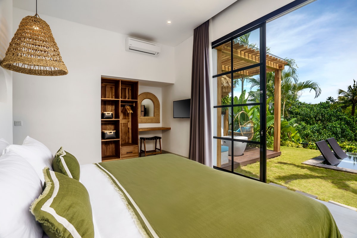 Villa Celavie - 4BR Villa in Tumbakbayuh 16