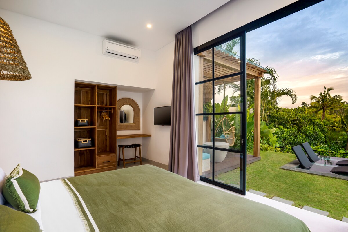 Villa Celavie - 4BR Villa in Tumbakbayuh 17