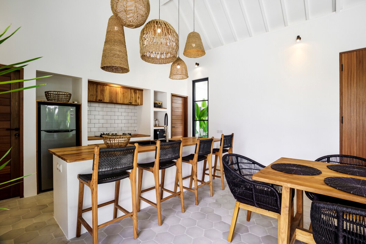 Villa Celavie - 4BR Villa in Tumbakbayuh 6