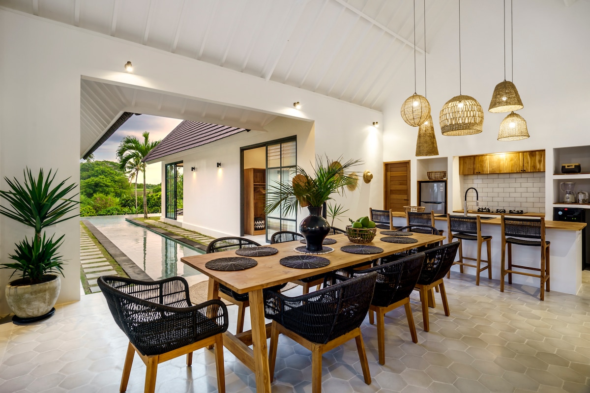 Villa Celavie - 4BR Villa in Tumbakbayuh 7