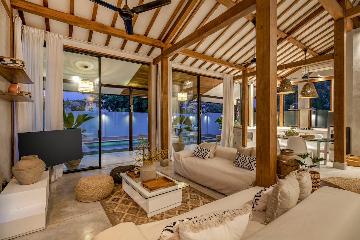 The Limasan, Authentic 2BR Villa 80m from Beach! 4