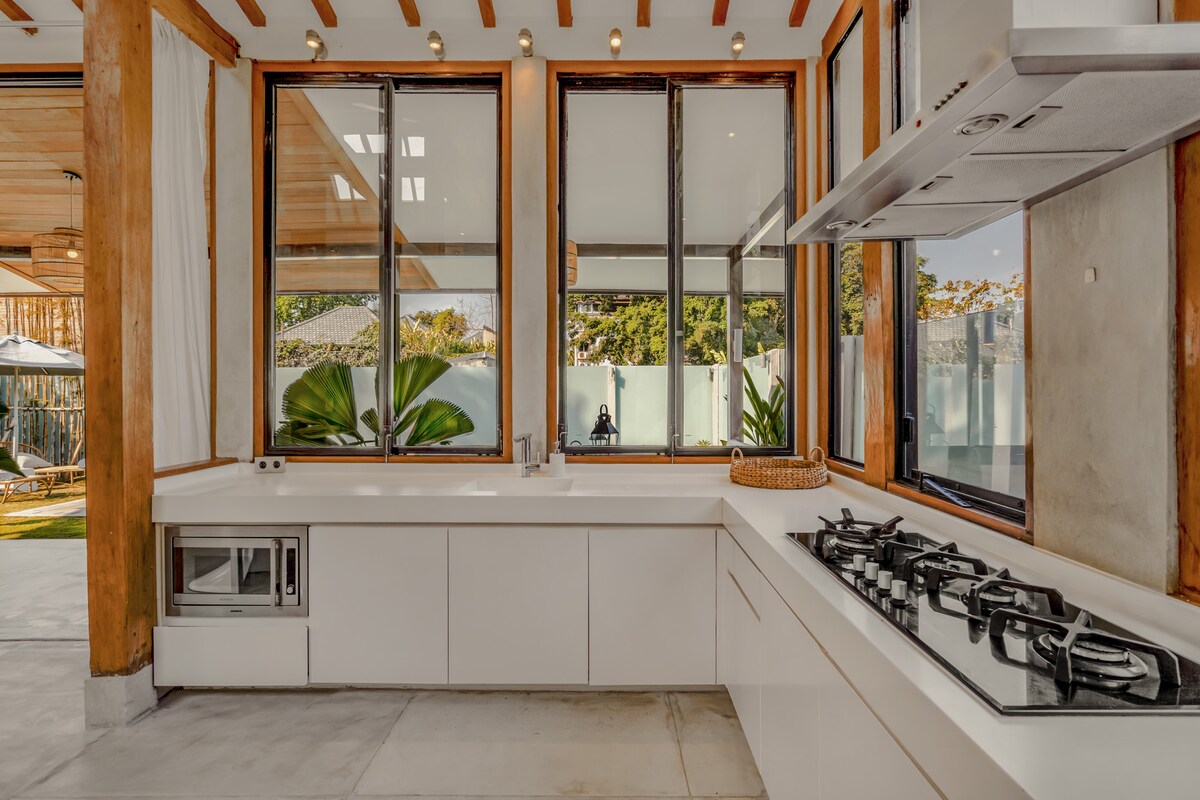The Limasan, Authentic 2BR Villa 80m from Beach! 6