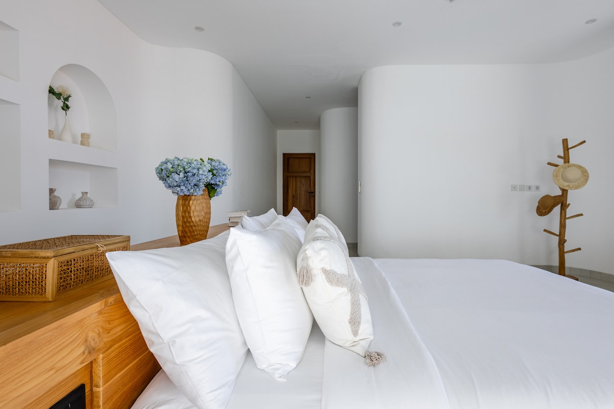Harper: 4BR Family Villa w/ Kids Room in Canggu 15