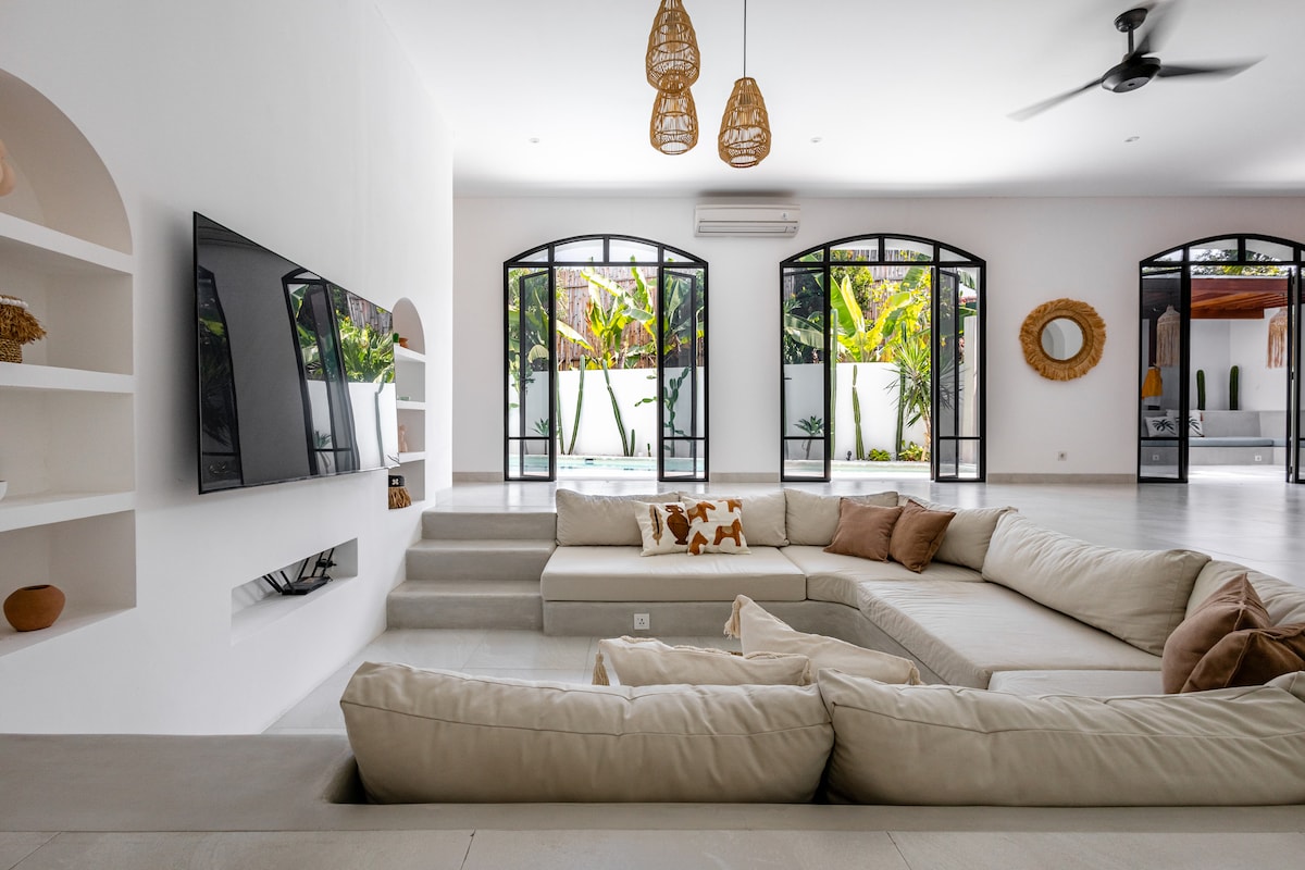 Harper: 4BR Family Villa w/ Kids Room in Canggu 2